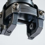 Effiziente pneumatische spanner in industrieller Anwendung, zeigt schnellen Spannvorgang und robuste Bauweise, ideal für die Qualitätskontrolle.